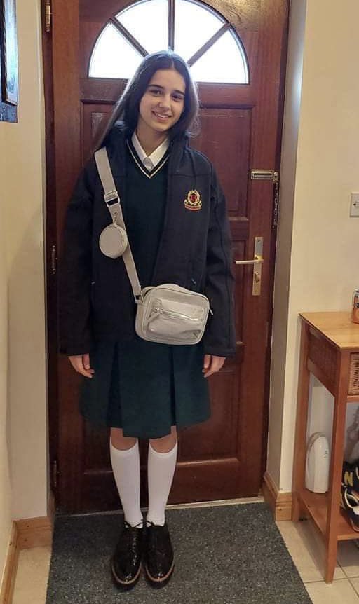 I met Yana and her aunt in Warsaw, shortly after they crossed the border. Tired and confused, they were about to fly to Ireland. Yana, whose parents and brother remained in #Ukraine, had lots of questions about Irish schools. Below on her first day studying in Ireland, co Mayo.