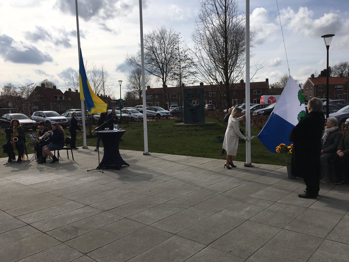 EJRuitenberg's tweet photo. Europese dag van gemeenten voor solidariteit met Oekraïne.

Ook in @gem_Oldebroek door gedachten en gebeden verbonden. https://t.co/OIbu5yNny2