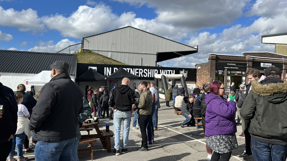 OfficialPVFC's tweet photo. The sun is shining over the @StaffsUni Fan Zone.
Food, Drink and @NCS π https://t.co/Q2mNZdFNiQ
