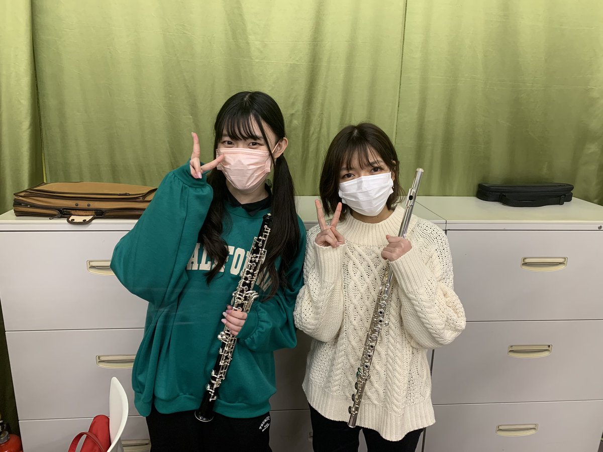 NucbBrassBand's tweet photo. 演奏に花を添えるフルート、オーボエパートです!
フルートは美しい音色でメロディもソロもこなし、演奏の最高音を担当します✨✨
オーボエは金管も木管のパートどちらもこなす縁の下の力持ち💪
美しい音色が魅力的です☺️
私たちと演奏してみませんか??
#nucba #NucbBrassBand #春から名商大 https://t.co/1sywpV8q12