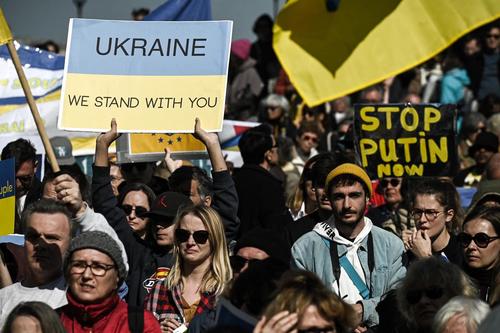Limportant_fr's tweet photo. Suisse: un médecin refuse de traiter un patient russe séropositif https://t.co/PdW7XYU66N #Monde https://t.co/kd3BFWHsbR