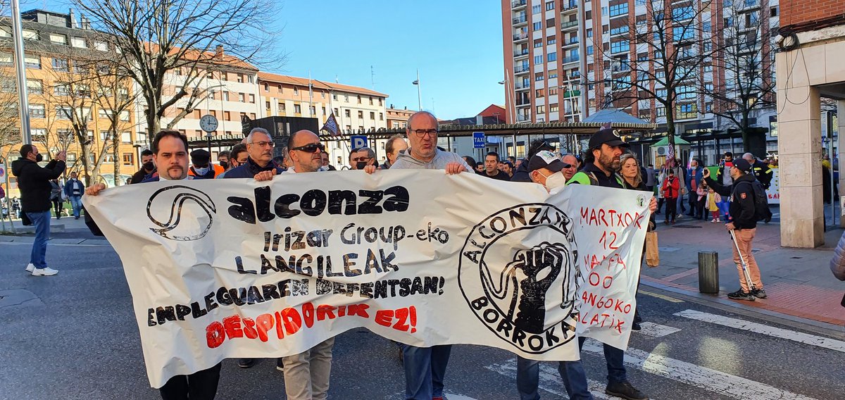 Iker__Casanova's tweet photo. Las redes de solidaridad se están haciendo más fuertes. Las luchas se entrelazan. Frente a la agresión ultraliberal: Organización y lucha! https://t.co/vRN9hqMAt7