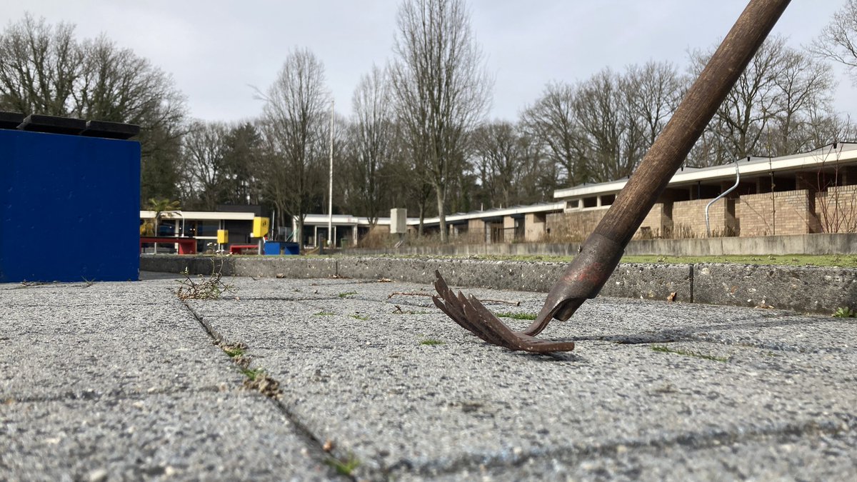 NLdoet dit weekend. Tijd om aan de slag te gaan. De kop is er af. Het bad wordt schoongemaakt, de tuin gedaan en de speelweide opgeknapt. Op 30 april moet het klaar zijn. Dan gaat het Bosbad weer open.