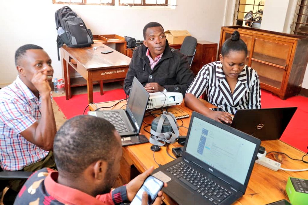 neemalugangira's tweet photo. Team @AgriThamani had a great week (7-11/3) with @Amour_Nyalusi from @OMDTZ being trained on Data Monitoring and Map Creation. This expertise is important for our work because it empowers us to be able to strategically use #OpenDataMap to advance our #Nutrition advocacy work. https://t.co/WkcZRphWn2