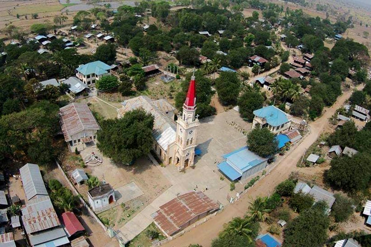 zawmoethant71's tweet photo. After fighting erupted with PDF,the terrorist MinAungHlaing's army were set fire to #Sanesa & #ChaungYoe village,TangSe township Sagaing Div at afternoon according to resident.
https://t.co/LEZgvJ61ms
#VillagesBurntDownByJunta
#2022Mar12Coup
#WhatsHappeningInMyanmar https://t.co/2s2UFRgkmn