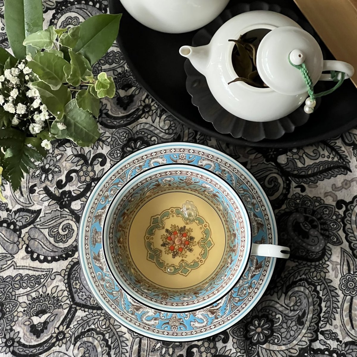 Augustllo's tweet image. Drinking tea will calm you down and is good for thinking