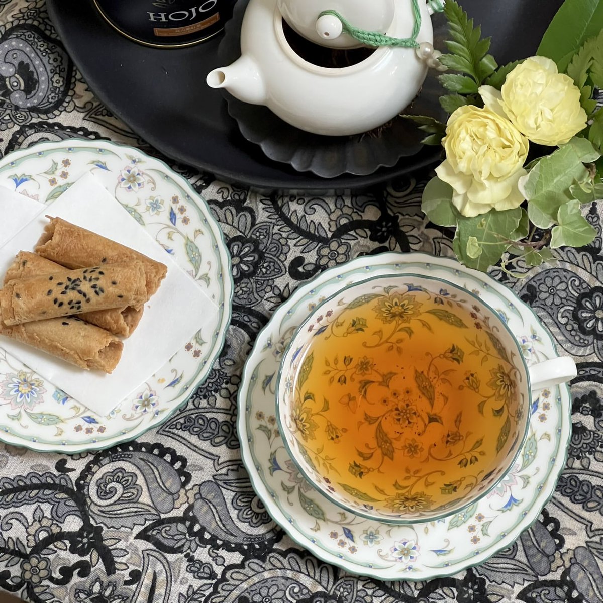 Augustllo's tweet image. Drinking tea will calm you down and is good for thinking