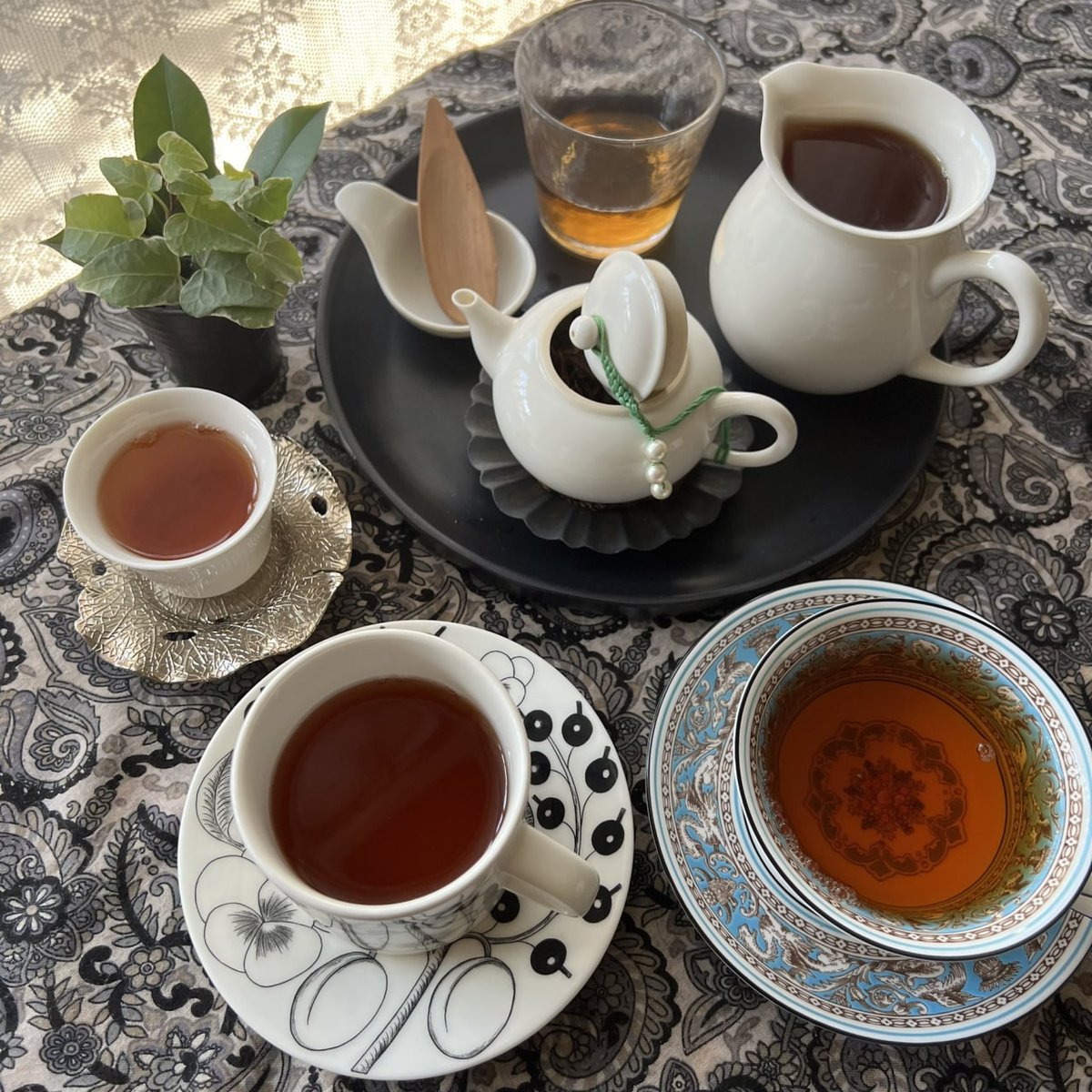 Augustllo's tweet image. Drinking tea will calm you down and is good for thinking