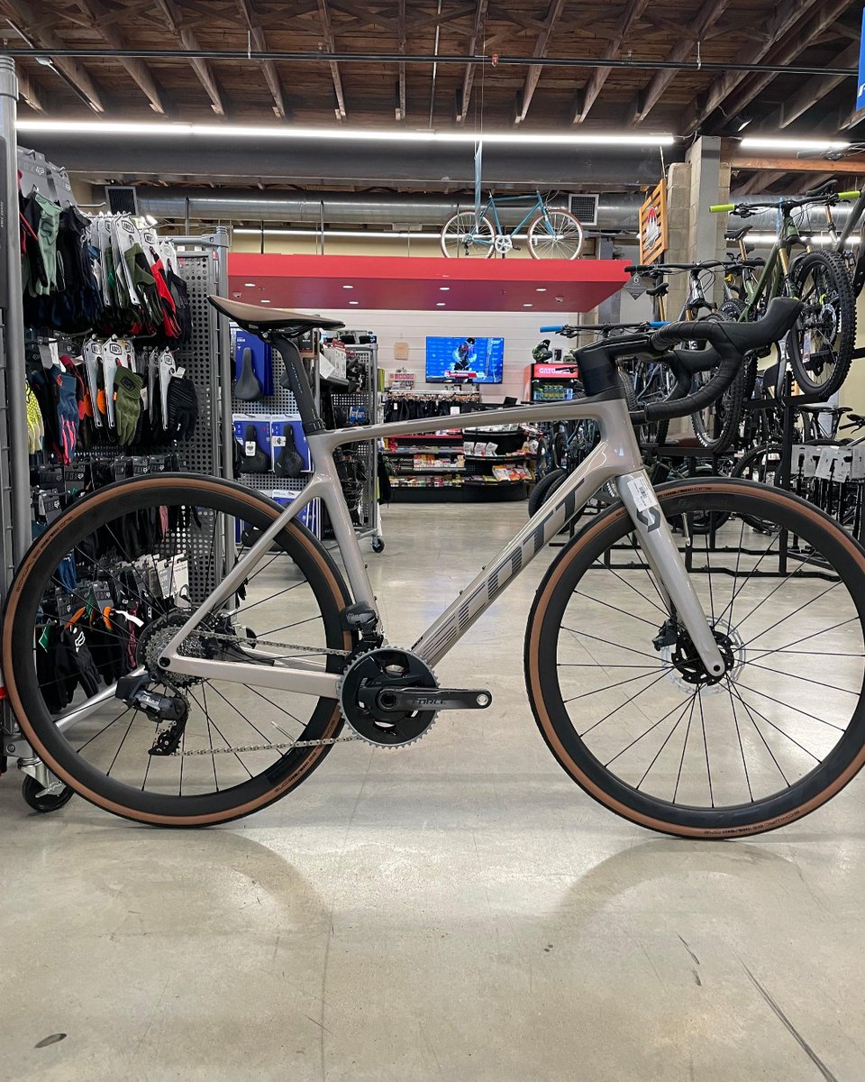 BicycleWorldTx's tweet photo. The Scott Addict RC 10 in sizes 54 &amp; 56. It's hard to imagine, but this actually looks much better in person. Don't just take our word for it, though...

Shop the Scott Addict RC 10 Online: https://t.co/lvhgaIB6HP

#DestinationLocalBikeShop #ScottAddict #ScottSports https://t.co/MVdkYicJlq