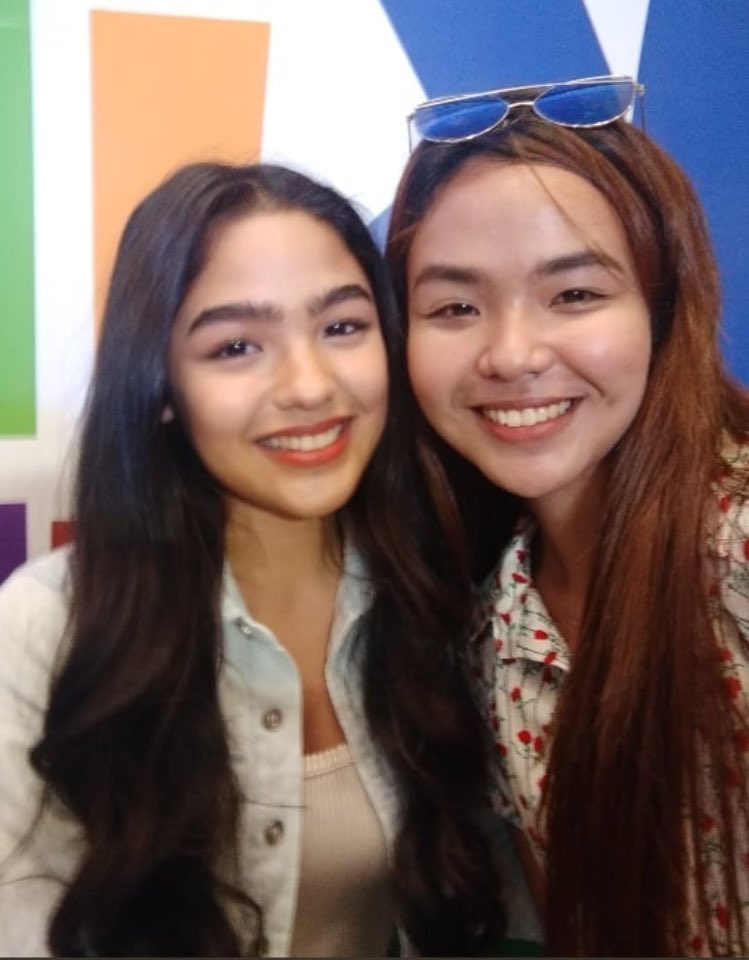 reyaaafff's tweet photo. Happy 19th birthday, my love 💙 imy and i love u so much @iamandrea_b 🌻
#BlytheTurns19 https://t.co/1Hx3UjeKzd