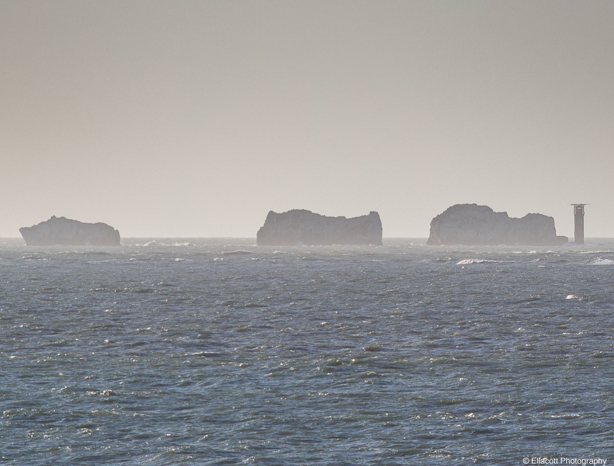 EllacottPhoto's tweet photo. Taken 17/2/2022: The Needles, Isle of Wight #landscape #travelphotography #photography https://t.co/BM3sseWsTG