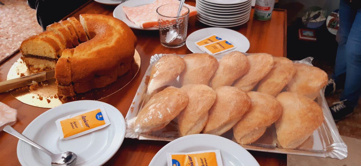 FernandoUMA's tweet photo. En el Encuentro bibliotecario de Andalucía #9EncAAB, de la Asociacion Andaluza de Bibliotecarios, @AABPresidente en #Archidona, hemos hecho un receso para un delicioso desayuno. Gracias a la @archidonabiblio, anfitriona de la reunión. https://t.co/KJdXidlseN