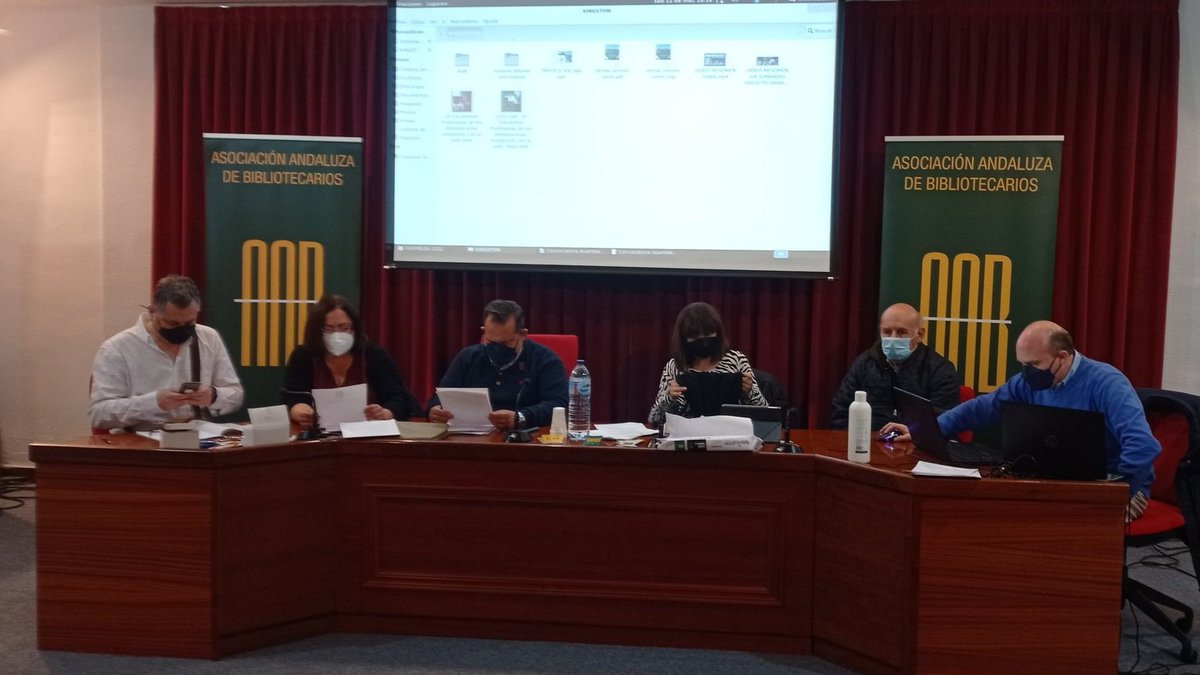 FernandoUMA's tweet photo. En el Encuentro bibliotecario de Andalucía #9EncAAB, de la Asociacion Andaluza de Bibliotecarios, @AABPresidente en #Archidona, hemos hecho un receso para un delicioso desayuno. Gracias a la @archidonabiblio, anfitriona de la reunión. https://t.co/KJdXidlseN