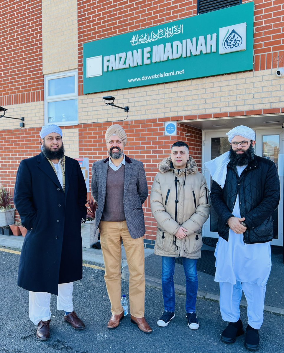 TanDhesi's tweet photo. Learnt about the positive work nationally of Dawat-e-Islami during another visit to their Faizan-e-Madinah Slough centre in Langley.

Discussed issues faced by the community locally, but also thanked them for their amazing charitable work, especially during the pandemic. https://t.co/WbowpgfsC1