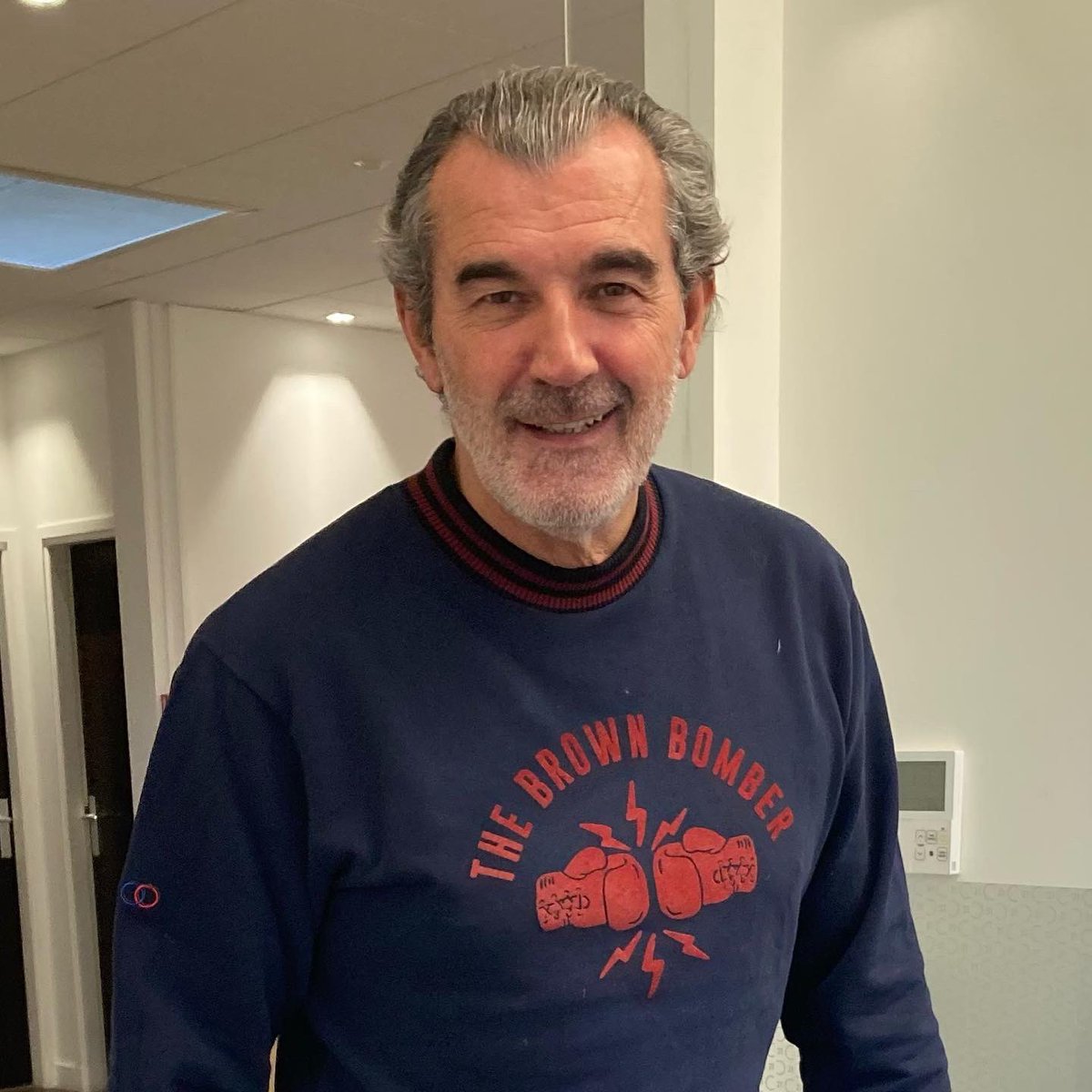 DenisBrogniart's tweet photo. Hier j’ai perdu un ami, Laurent Vimont, un homme que j’aimais, que j’admirais et pour qui j’avais un immense respect. Il fut un grand président de @century21fr , un leader courageux, bienveillant, passionné et altruiste. Je suis sous le choc de cette disparition soudaine. https://t.co/bvUTvj8V5t