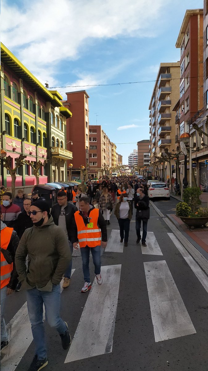 DavidVitali's tweet photo. Hoy se reunen es #Sestao diferentes luchas obreras de Euskal Herria convocadas por los compañeros de @ITP_PCB_enLucha para agradecer el apoyo durante un año de lucha. Las victorias hay que celebrarlas. https://t.co/seDzCP4Uq5