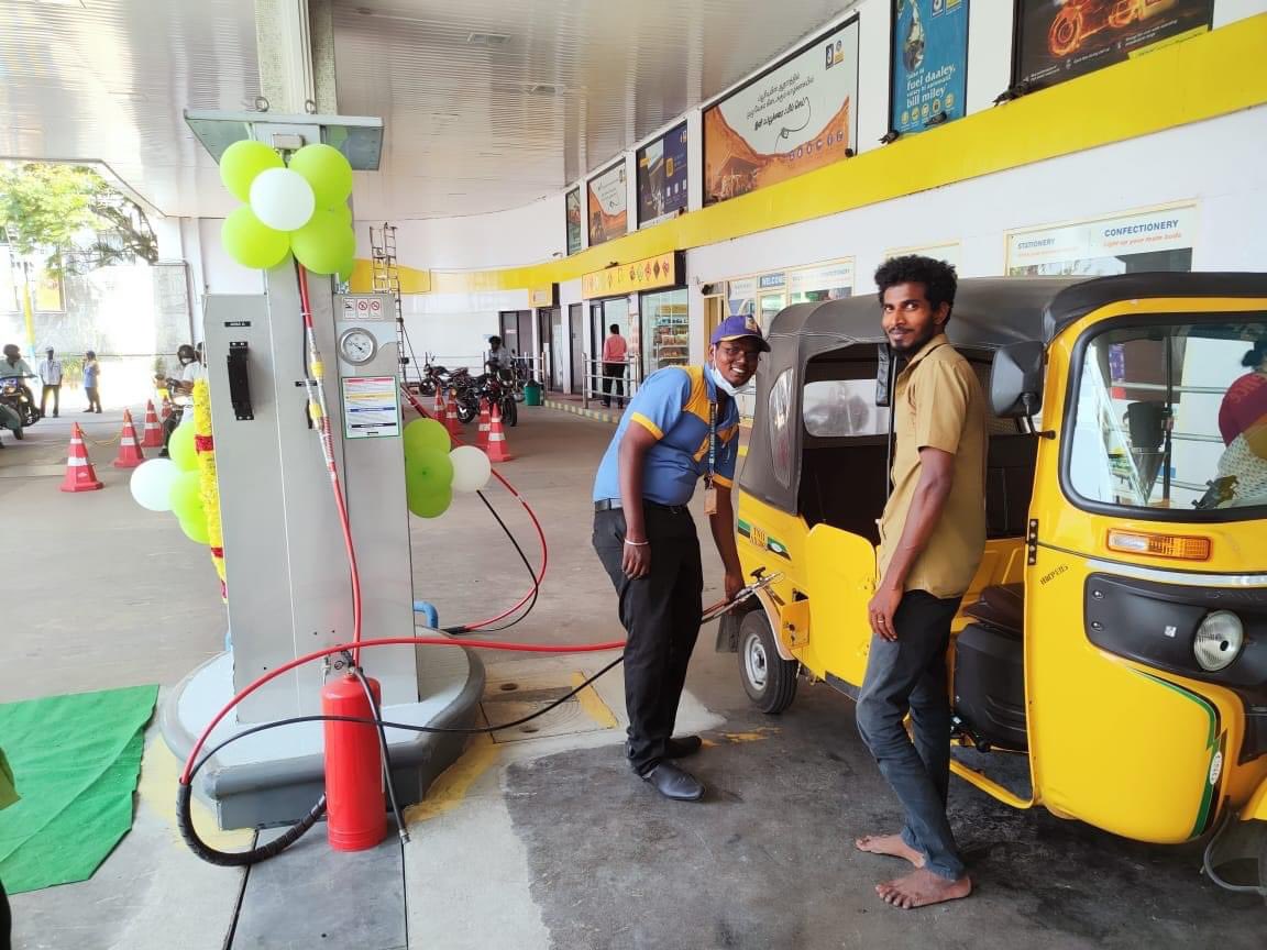 BPCRetailChn's tweet photo. A Real Energy Station - Petrol,Diesel,CNG,ElectricChargingStation, MAKQuikOilChange, Convenience Stores - all under one roof! Drive in to BPCL EnergyStation near Chennai InternationalAirport(ASMAbdulCader&amp;Co)for yours &amp; your vehicles energy needs! @GSankh @BPCLRetail @BPCLimited https://t.co/Ph8r2nG8w0