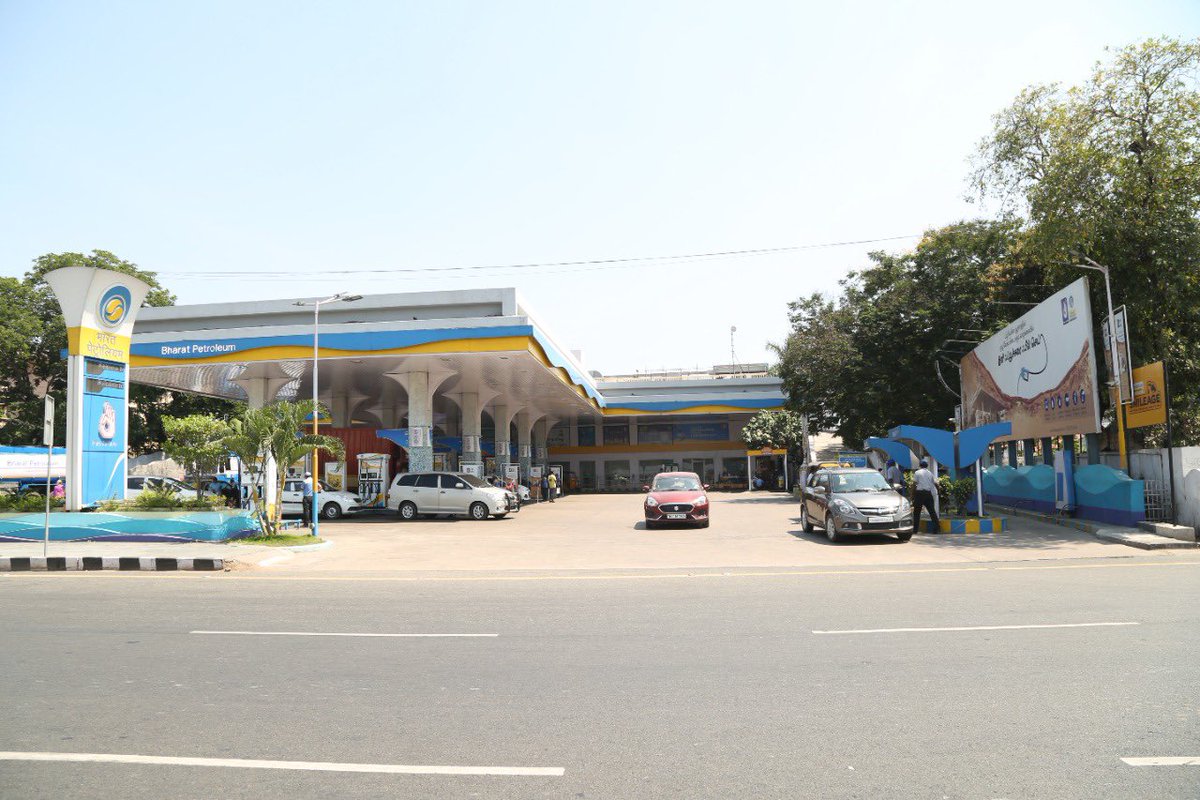 BPCRetailChn's tweet photo. A Real Energy Station - Petrol,Diesel,CNG,ElectricChargingStation, MAKQuikOilChange, Convenience Stores - all under one roof! Drive in to BPCL EnergyStation near Chennai InternationalAirport(ASMAbdulCader&amp;Co)for yours &amp; your vehicles energy needs! @GSankh @BPCLRetail @BPCLimited https://t.co/Ph8r2nG8w0