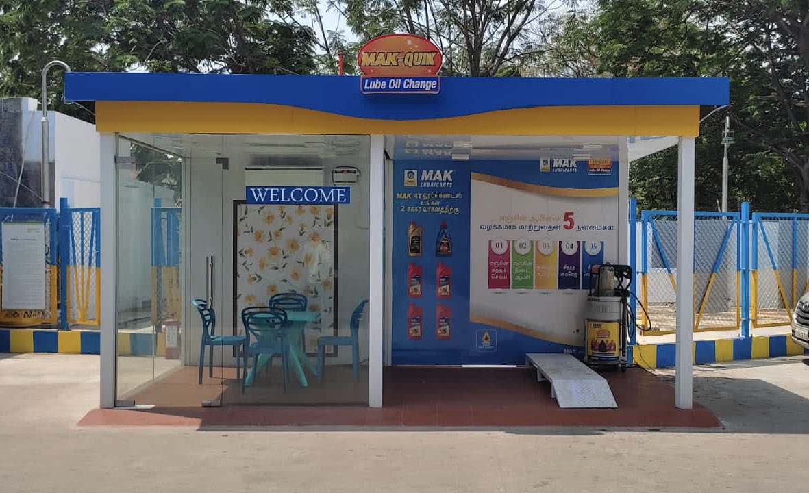 BPCRetailChn's tweet photo. A Real Energy Station - Petrol,Diesel,CNG,ElectricChargingStation, MAKQuikOilChange, Convenience Stores - all under one roof! Drive in to BPCL EnergyStation near Chennai InternationalAirport(ASMAbdulCader&amp;Co)for yours &amp; your vehicles energy needs! @GSankh @BPCLRetail @BPCLimited https://t.co/Ph8r2nG8w0