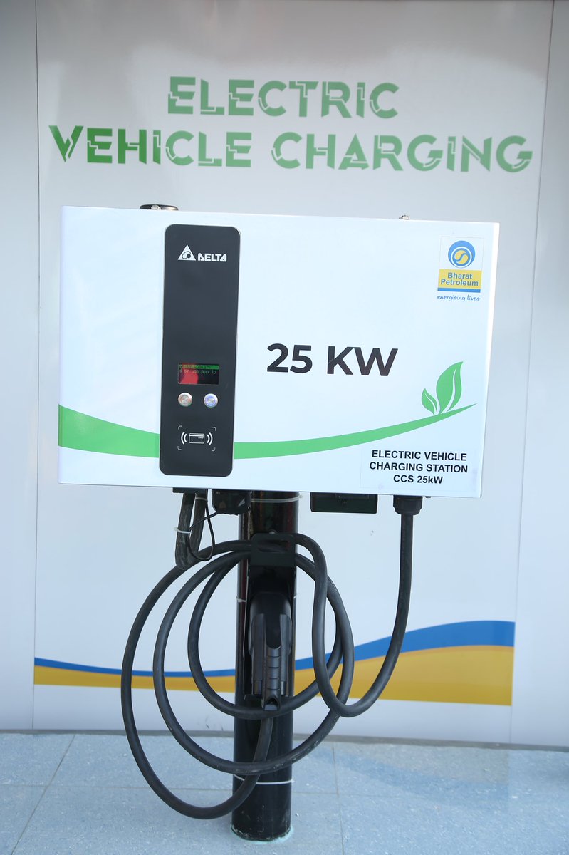 BPCRetailChn's tweet photo. A Real Energy Station - Petrol,Diesel,CNG,ElectricChargingStation, MAKQuikOilChange, Convenience Stores - all under one roof! Drive in to BPCL EnergyStation near Chennai InternationalAirport(ASMAbdulCader&amp;Co)for yours &amp; your vehicles energy needs! @GSankh @BPCLRetail @BPCLimited https://t.co/Ph8r2nG8w0