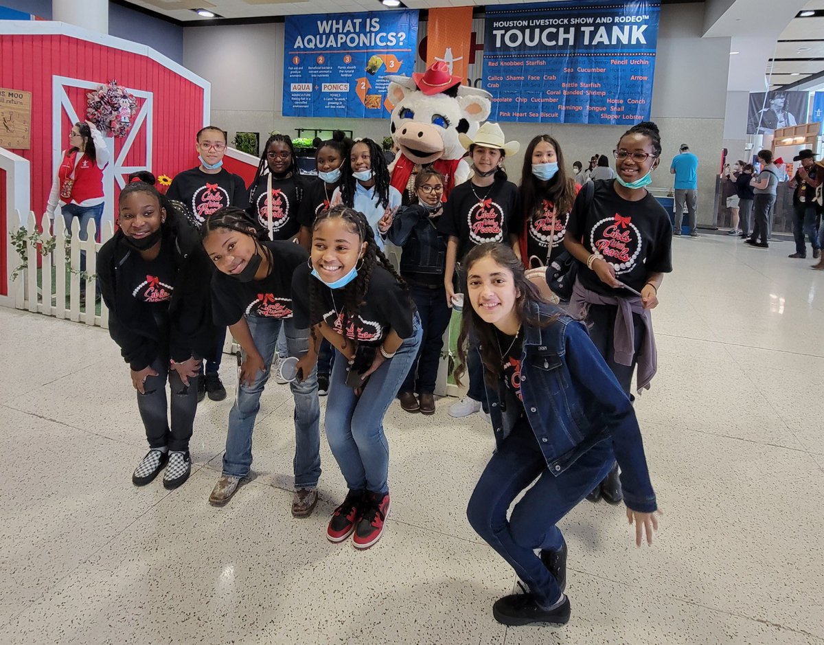 greggmarch's tweet photo. #GirlswithPearls at the Houston Livestock show! @AldineISD @CypresswoodES @TrentGJohnson @WynneLaToya @drgoffney https://t.co/FGFAJTQmNJ