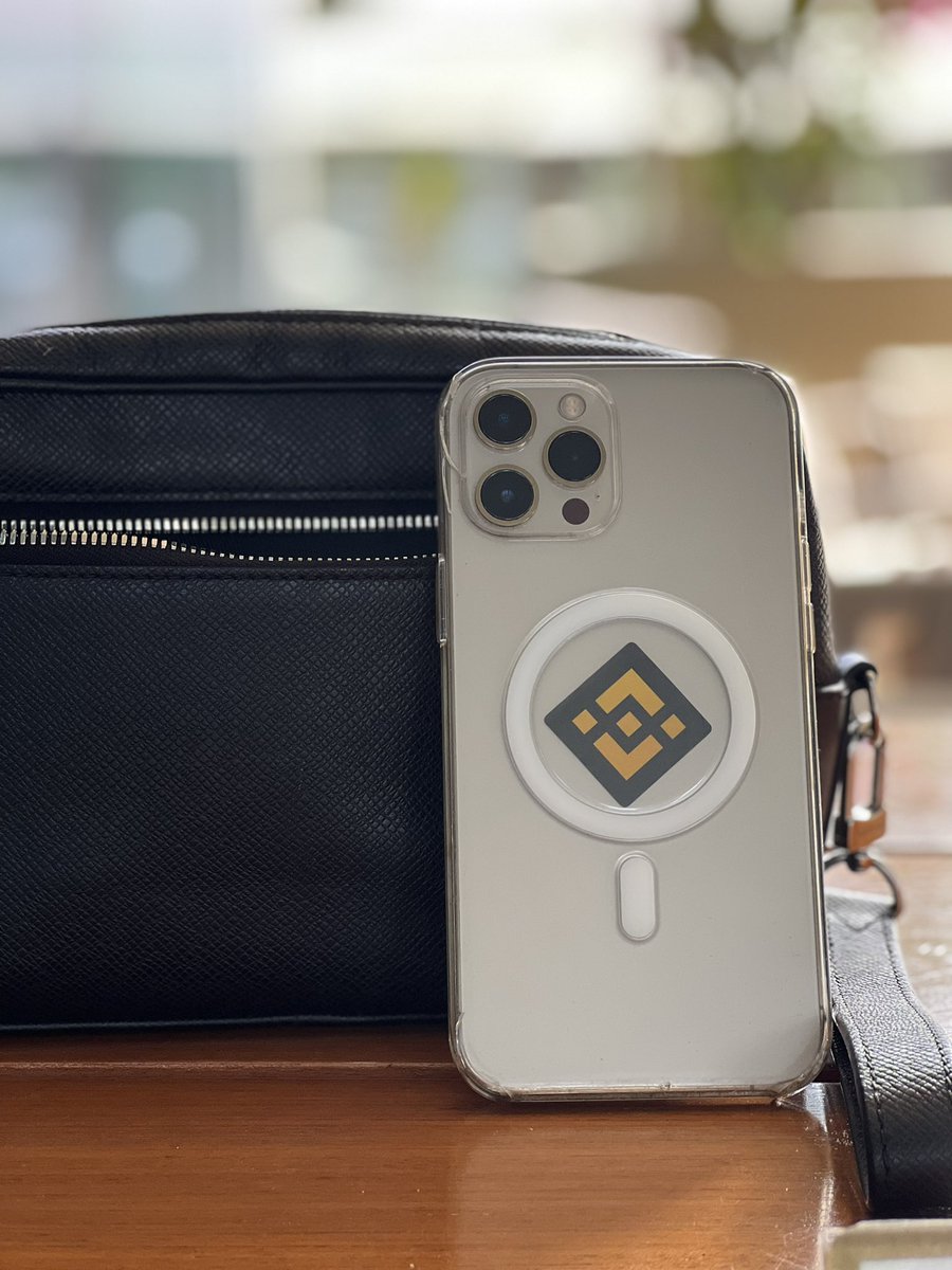 Sitting with my bro <a href="/Eljaboom/">Elja</a> while <a href="/BNBCHAIN/">BNB Chain</a> is connecting us

Any #BNB Fans here?