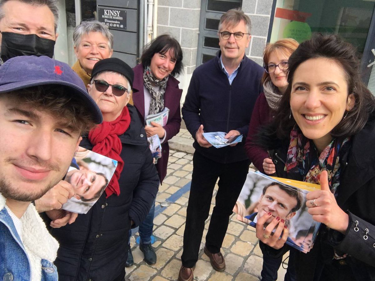 ValerieHayer's tweet image. Ce matin sur le marché de Laval avec les militants de la #MajoritePresidentielle pour échanger avec les Mayennais.

Très bon accueil et soutien au Président et au candidat @EmmanuelMacron. « Le seul à la hauteur ! »

@avecvous #Presidentielle2022