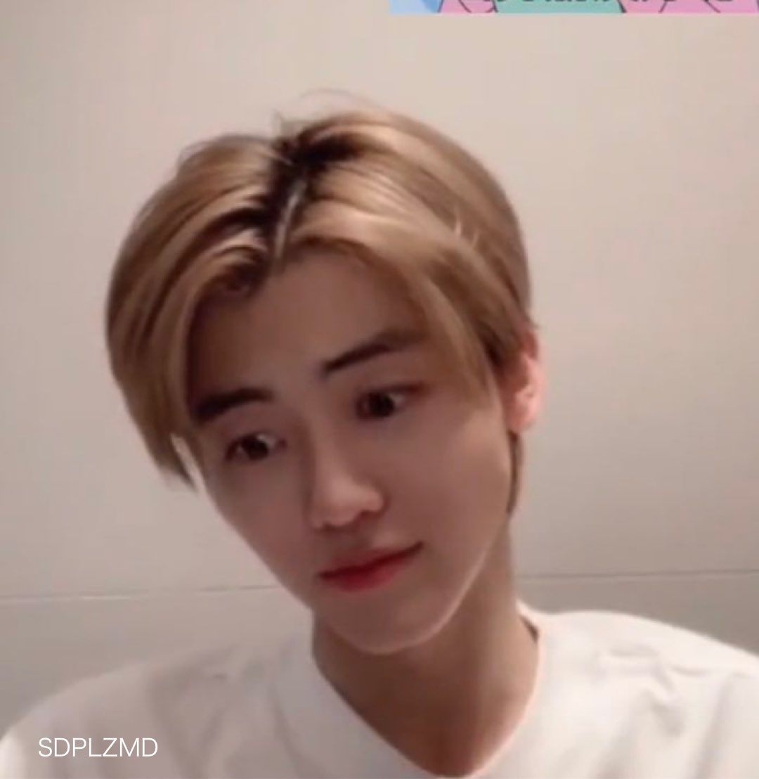 jaezeni's tweet photo. these two photos of jaemin just make me go awww :’) https://t.co/2kCJ6gwELm