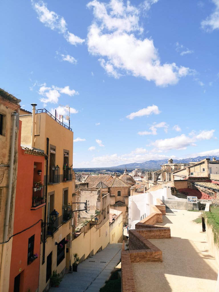 albafores's tweet photo. 📷 La llum després la pluja @Tortosa @tortosaturisme @terresebretur #tortosa #baixebre #panoramica #catedral #pujadaalcastell #LaSuda #passeig https://t.co/wAfS8n5WrU