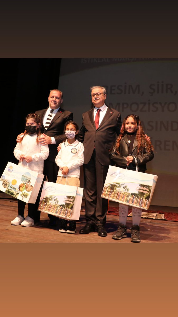 Aydinlikevlerio's tweet photo. “Yüreklerde Akif Dillerde Hürriyet”  resim yarışmasında2/A sınıfı öğrencimiz NazOGULGÖNEN  Mersin il ikinciliği derecesine layık görülmüştür.Öğrencimizi, öğretmenini ve ailesini tebrik ederiz
@tcmeb @MersinValiligi @aliihsansu_ @MersinMEM @AdemKoca46 @yenisehirmem_33 @necmidinc https://t.co/T5QEHLfRod