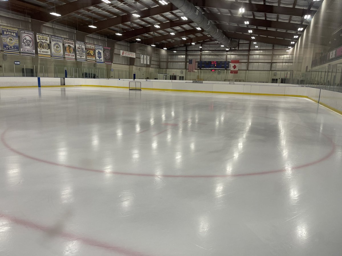 Nothing like a fresh sheet of ice to start Day 2 of Battle at the River <a href="/TRHC_Blackhawks/">TRHC Blackhawks</a> <a href="/RiverCupHockey/">River Cup Hockey Tournaments</a>