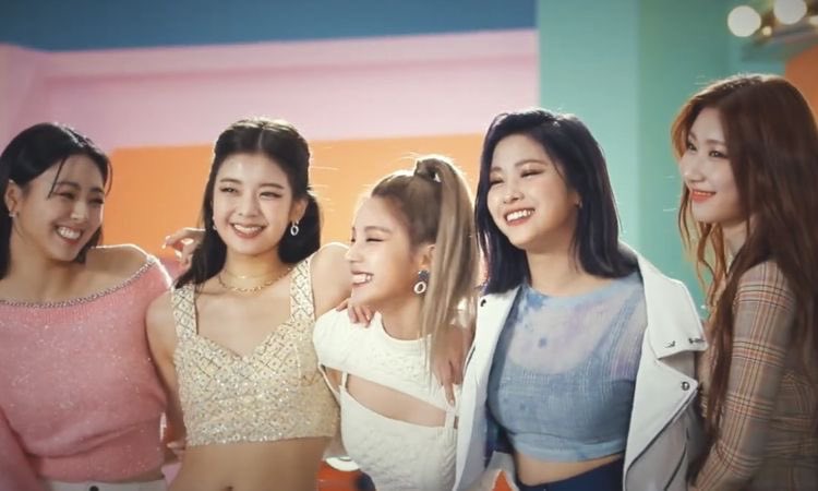 frightsource's tweet photo. so incredibly happy to finally be able to show everyone what ITZY has got for them! We won’t disappoint and we’ll make sure to capture your hearts! 

Happy Debut Day ITZY!! https://t.co/3ehHDSzPNU