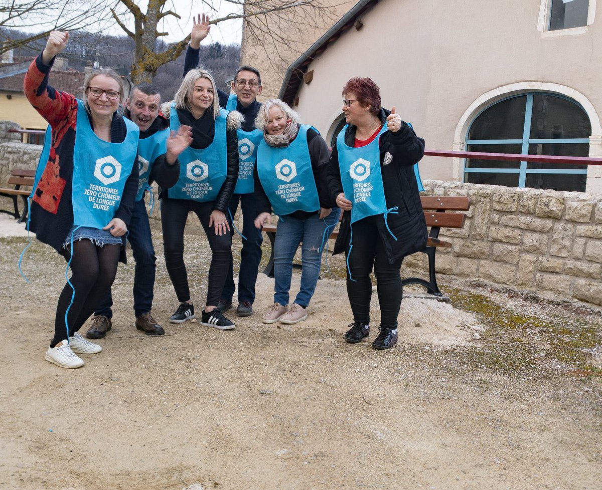 Le climat et la justice sociale c’est possible ensemble. Aujourd’hui, marchons pour le #climat, marchons pour le #Droitalemploi marchons pour la paix ✊👊