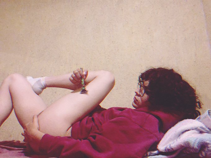 Fig. 8: The most efficient way to shave your legs

#twink #femboy https://t.co/OaZH6yvTgv