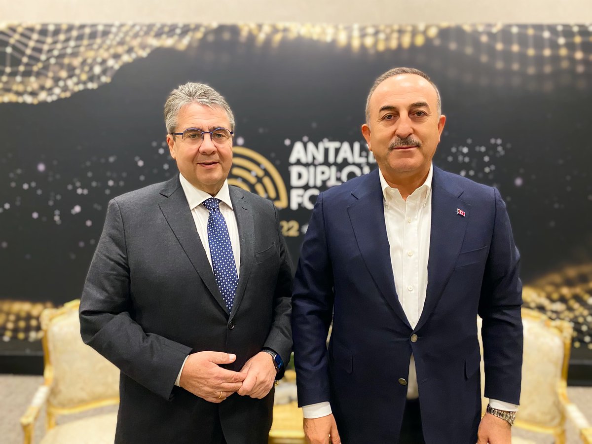 sigmargabriel's tweet photo. Mehr Türkei wagen: der Blick auf die Landkarte zeigt, wie wichtig die #Türkei für unsere Sicherheit ist. Über 2500 ausländische Gäste folgten der Einladung des Außenministers @MevlutCavusoglu zum @AntalyaDF - leider nur wenige aus Deutschland und Europa. Das sollte sich ändern. https://t.co/FeD1xt5yuc