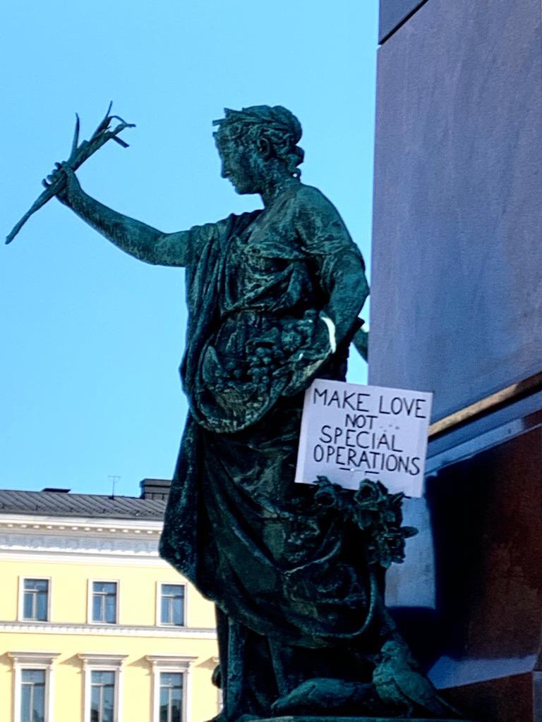 Johtyn's tweet photo. Äidit #rauhanmarssi n taustalla @SusannaMakaroff ja @RRajala. Kiitos kaikille esiintyjille, avustajille, tukijoille ja osallistujille! Mm. @OlgaDibrova1 @Tapiolankuoro @laura_lindstedt @babalybeck, BESS, ANDREI, Tommi Lindgren, Linda Fredriksson, Jarmo Saari. #MothersForPeace https://t.co/PV3zqaQv5X