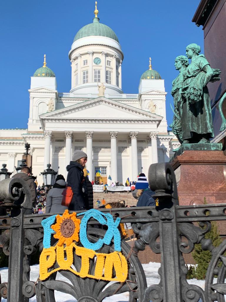 Johtyn's tweet photo. Äidit #rauhanmarssi n taustalla @SusannaMakaroff ja @RRajala. Kiitos kaikille esiintyjille, avustajille, tukijoille ja osallistujille! Mm. @OlgaDibrova1 @Tapiolankuoro @laura_lindstedt @babalybeck, BESS, ANDREI, Tommi Lindgren, Linda Fredriksson, Jarmo Saari. #MothersForPeace https://t.co/PV3zqaQv5X