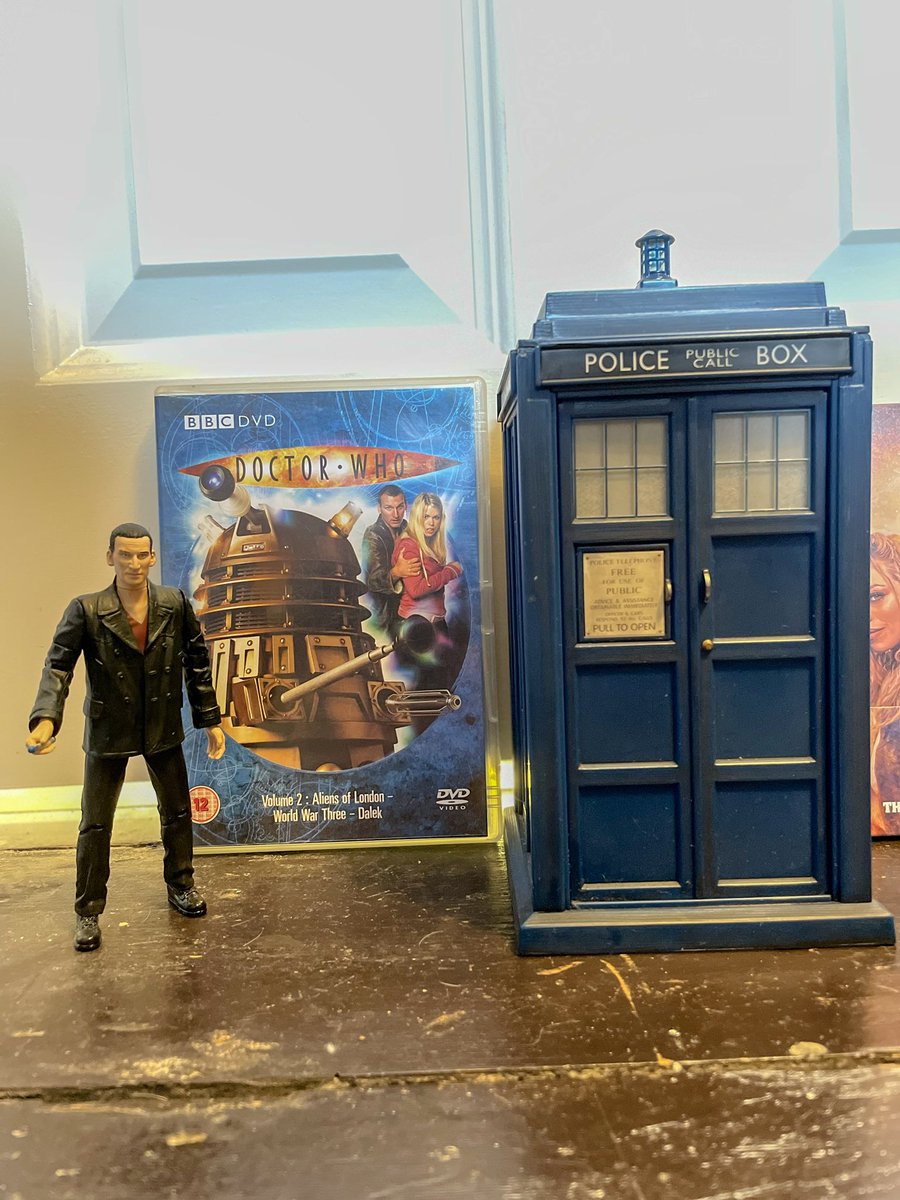 JR1991JR's tweet photo. Here we go! Doctor Who Aliens Of London.
Part two, World War Three, will follow later today.
The next poll will be a Classic Who poll, possibly up later this weekend #DoctorWho #AliensOfLondon https://t.co/4JLezFtpoi