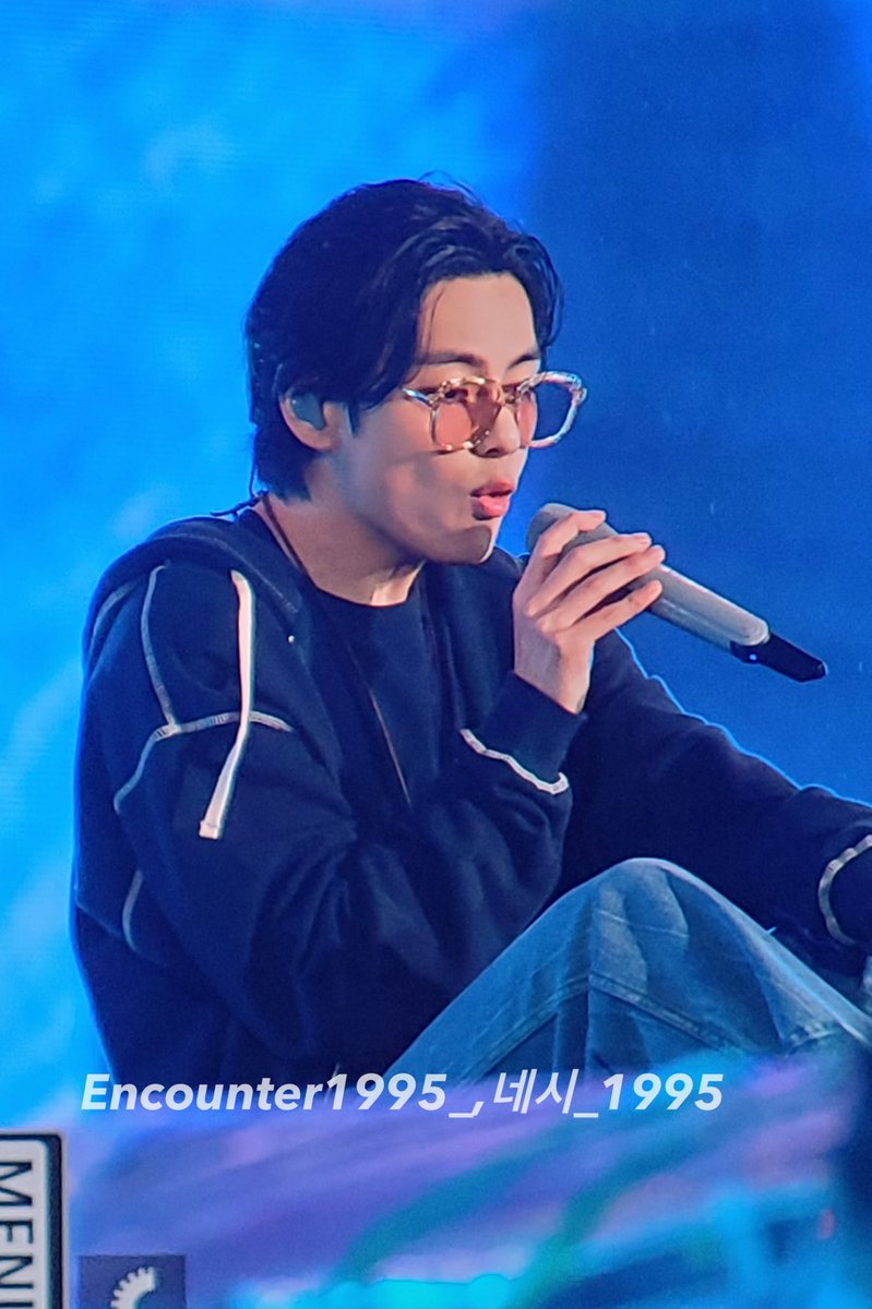 encounter1995_'s tweet photo. 220312 Seoul Day-2 preview

#TAEHYUNG #뷔 #V #김태형 #태태 
#BTS             #방탄소년단 https://t.co/CO0u9DsX0v