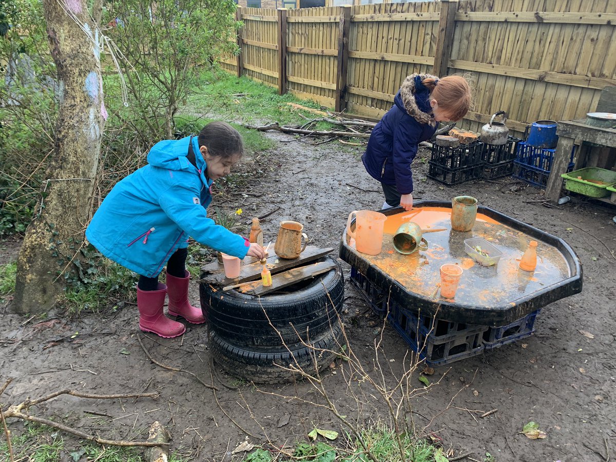 ysgolyddraig's tweet photo. #YYDrheidol Potion making and fun with our friends at Forest Schools this week. @walkinthewild1 #YYDforestschools #YYDcreative https://t.co/iCr6kAESRJ