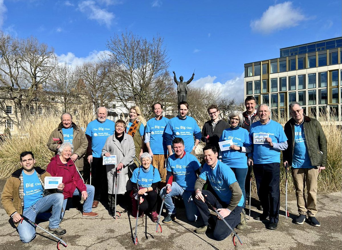 JulianEllacott's tweet photo. Lovely βοΈ morning in Cheltenham with @AlexChalkChelt, @ChrisNelsonPCC and the local team to do some litter picking around Imperial Gardens and beyond. #SWBigClean https://t.co/mIcxUPqPXw