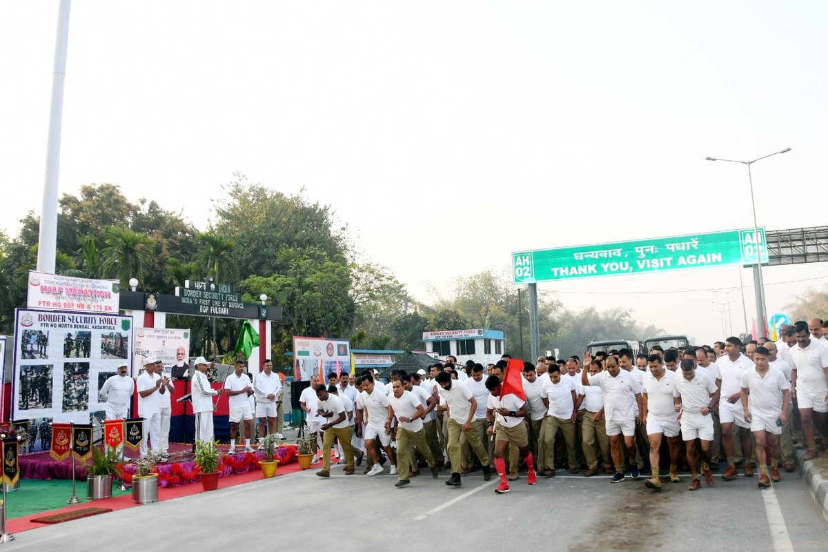BSFNBFTR's tweet photo. 12.03.22
A 21 Km Half Marathon was organized by @BSFNBFTR Kadamtala under the aegis of #AzadiKaAmritMahotsav &amp; #DeshKiHifajatDeshKiSuraksha.
 Sh Ajai Singh,IG @BSFNBFTR flagged off the event. IG #BSF &amp; all ranks participated in the event with great zeal &amp; enthusiasm.
@BSF_India https://t.co/jCnBs4tDUD