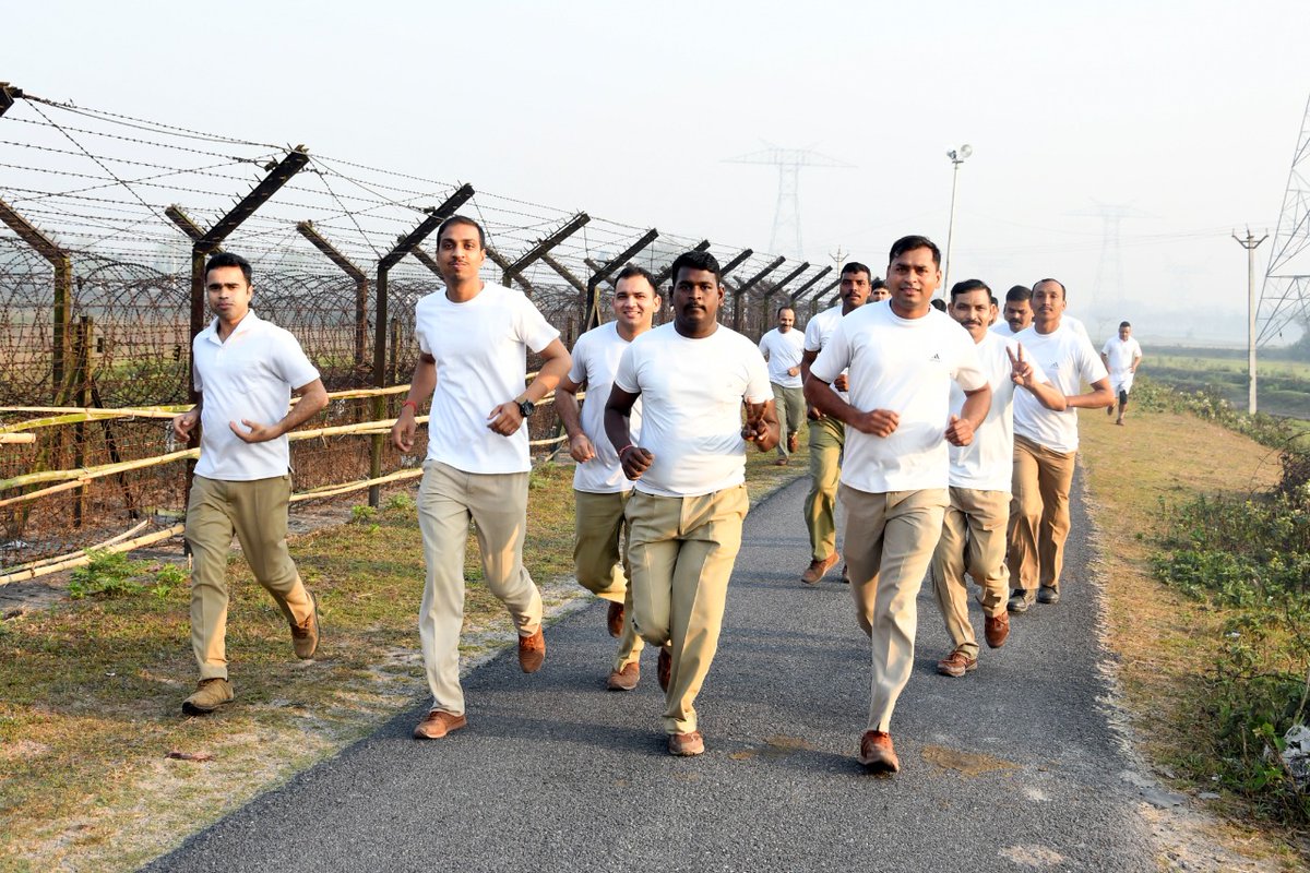 BSFNBFTR's tweet photo. 12.03.22
A 21 Km Half Marathon was organized by @BSFNBFTR Kadamtala under the aegis of #AzadiKaAmritMahotsav &amp; #DeshKiHifajatDeshKiSuraksha.
 Sh Ajai Singh,IG @BSFNBFTR flagged off the event. IG #BSF &amp; all ranks participated in the event with great zeal &amp; enthusiasm.
@BSF_India https://t.co/jCnBs4tDUD