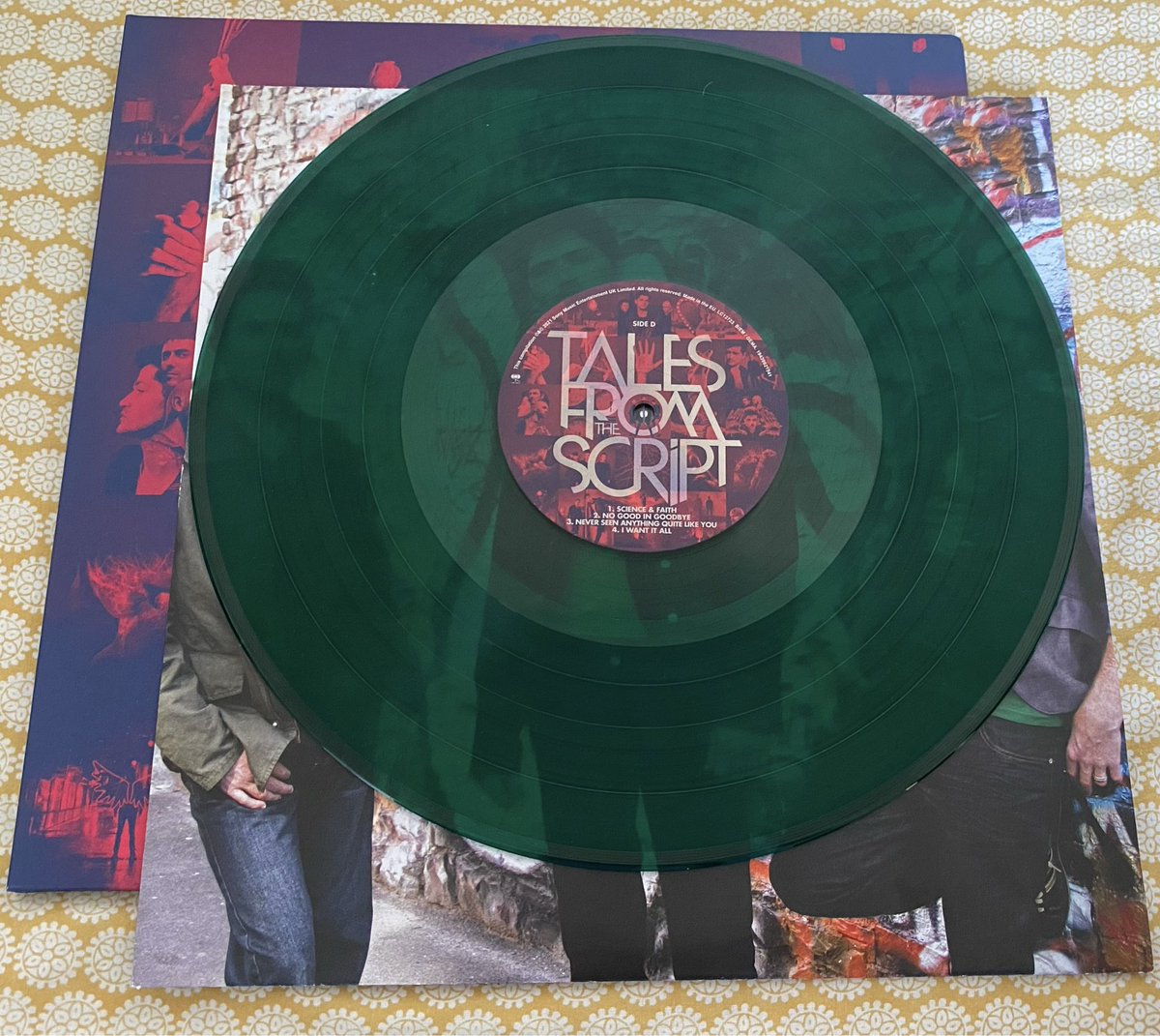 thescript's tweet photo. Painting the... turntables green one vinyl at a time!! Amazing seeing all of your videos and pictures 🤘🏻 

https://t.co/f6TyXSZaX7

📷 @emmaollyscript1 @Katie89_x @MeganLou2013 @caitlin_TS https://t.co/vfoJI2M64m
