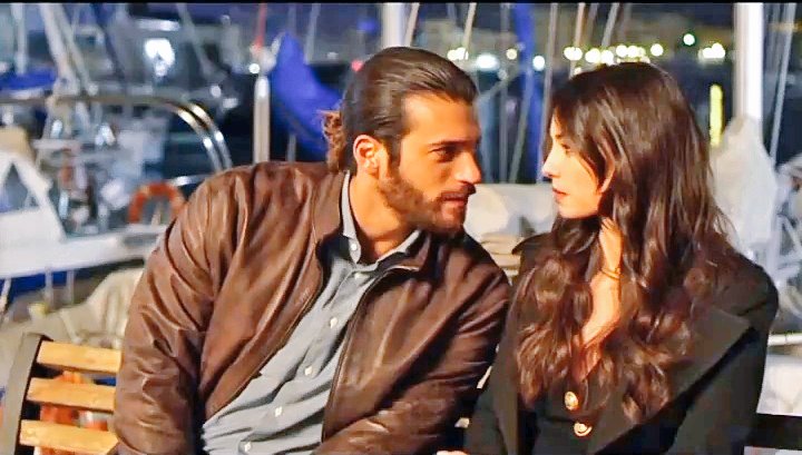 Esa forma de mirar y acercarse!!!!

La tentazione 🔥🔥🔥

Story Silvia Leuzzi en IG 

#ViolaComeIlMare #CanYaman 
#FrancescaChillemi #LuxVide