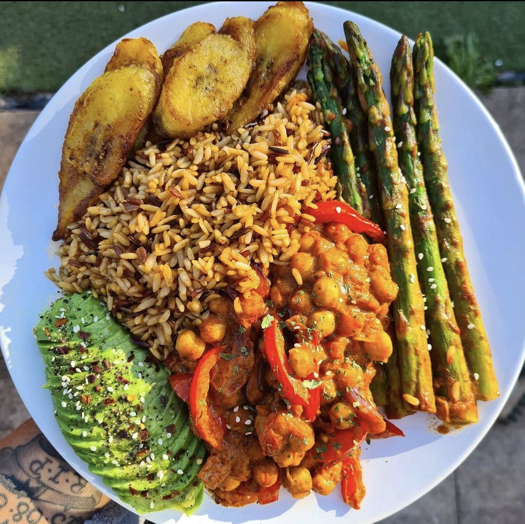 MaDiTau__'s tweet photo. Who eats plant based? I love cooking food that makes people feel good 🥹 https://t.co/pHqpoLxE28