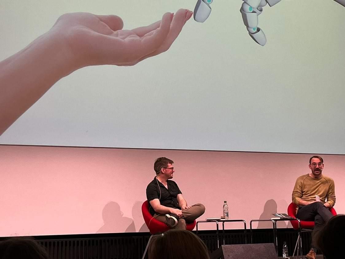 artscience_uzh's tweet photo. Am Donnerstag war die Buchvernissage von "Dreaming Data"! Mit Autor Manuel Kaufmann vom kuratorischen Team von #PlanetDigital und Max Jablonowski von den @PKulturen.
#ArtificialCreativity #AI #OpenAccess https://t.co/sCF6mJwhX7