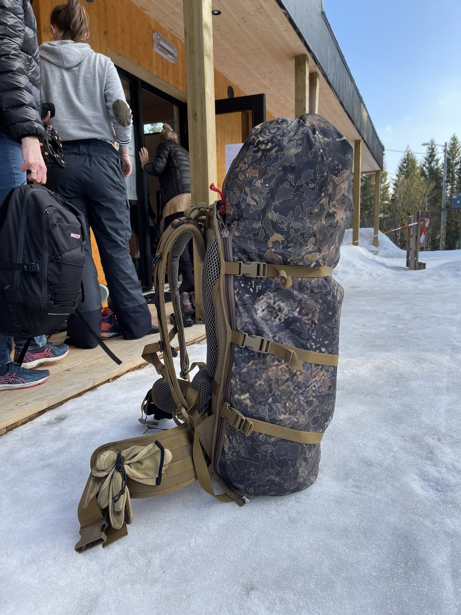 BFjerdingstad's tweet photo. Big boi pack🐻‍❄️ Could fit a size smol person in here! #arcteryx #eberlestock https://t.co/6HNKGIJZVm