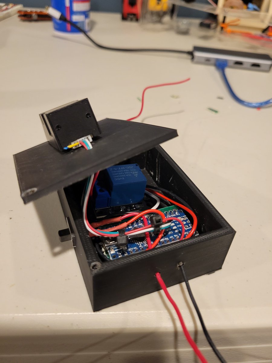 circuitemakes's tweet photo. Inside of the Arduino Door Lock with Adafruit Fingerprint Sensor!

#electronics #engineering https://t.co/7Uf19ibR9P