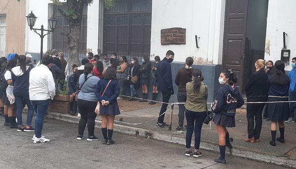 bla_blax's tweet photo. Metán: Alumnos se manifestaron por un edificio propio

https://t.co/0YNRuB0fzv https://t.co/eGBYZl0pJH